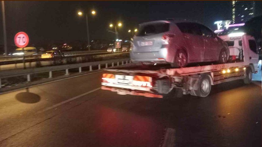 TEM Otoyolu'nda otomobilin çarptığı kadın ağır yaralandı