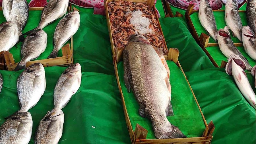 Tezgahlarda somon kıtlığı