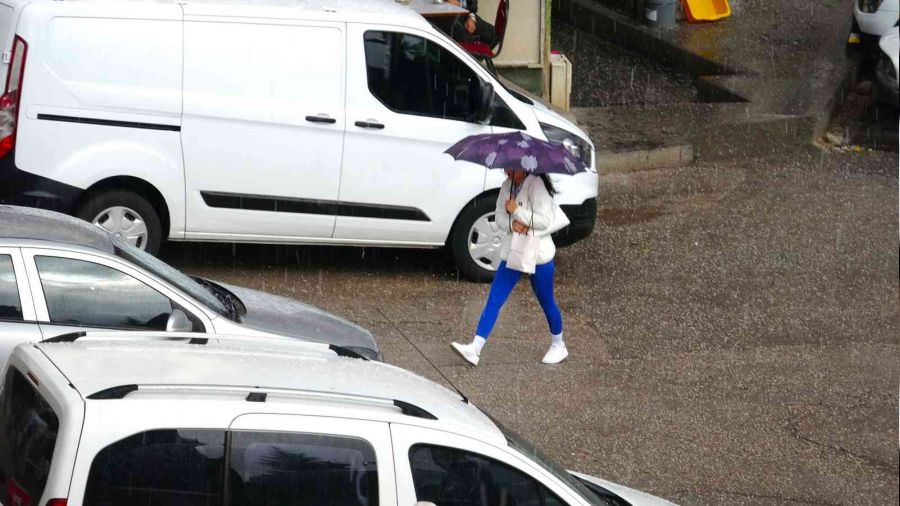 Tokat'ta nohut büyüklüğünde dolu yağdı