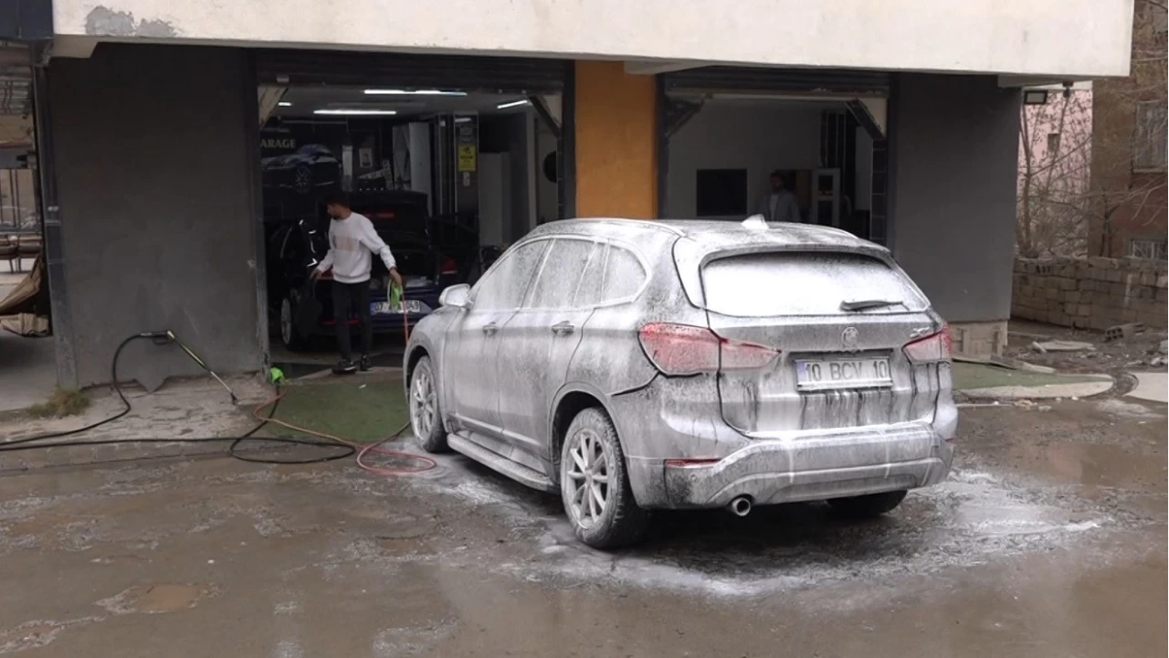 Toz ta��n�m�, oto y�kamac�larda kuyruk olu�turdu