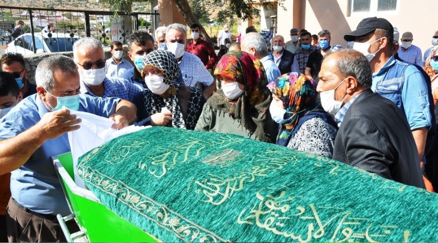 Tren kazasında ölen dayı yeğen toprağa verildi