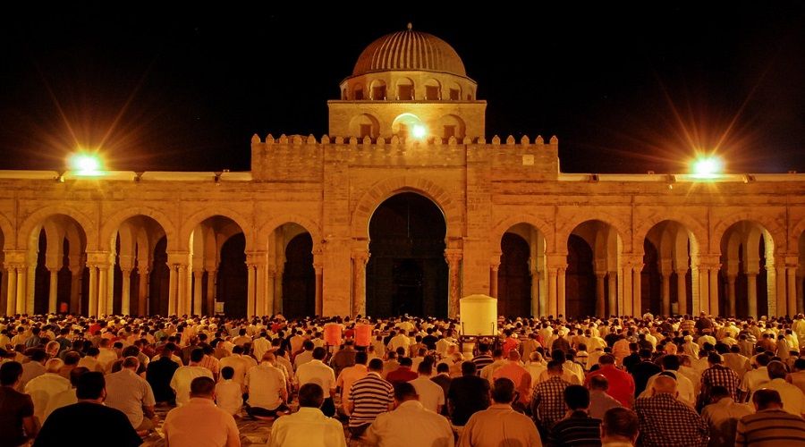 Tunus'ta teravih namazına zaman ayarı