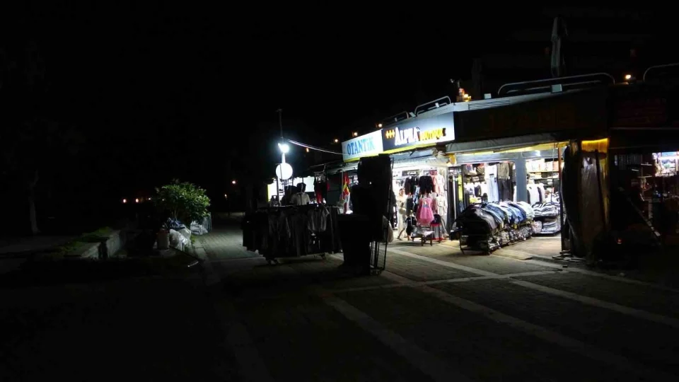 Turizm merkezinde esnaf�n karanl�k yol sitemi