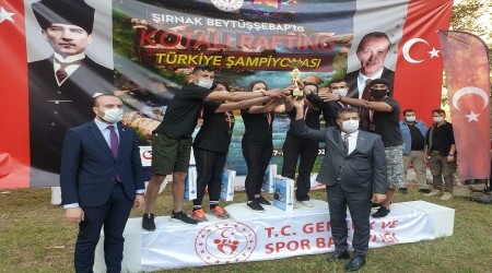Türkiye Rafting Şampiyonasına "Çukurca Zap" damga vurdu
