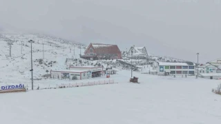 Türkiye'nin en ekonomik kayak tesisi beyaza büründü