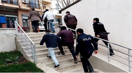 Tuvalet kapısını bile çalmışlar