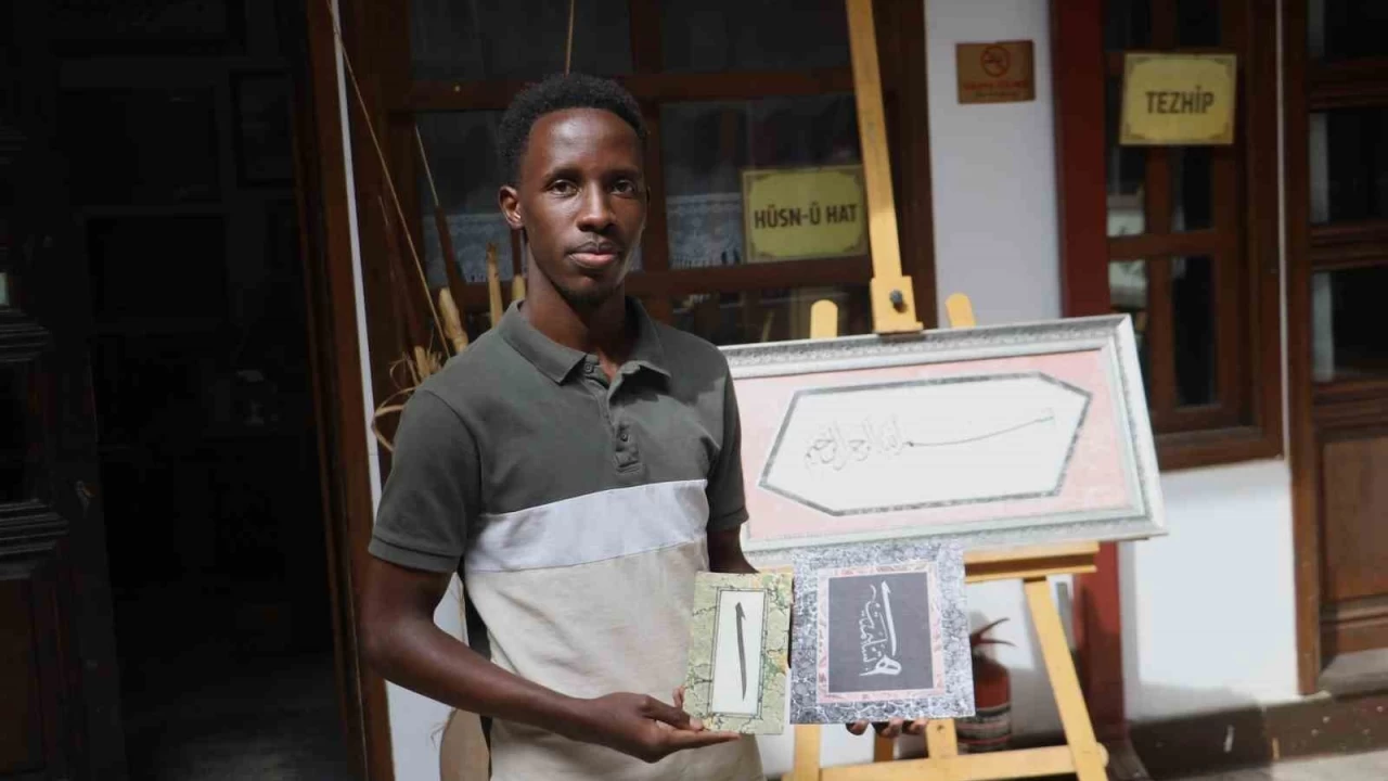 Ugandalı öğrenci Sivas'ta hattat oldu