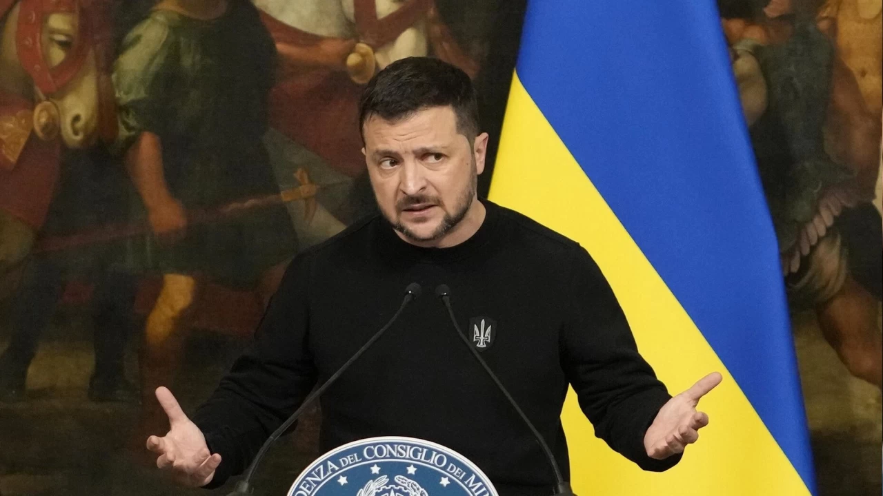 Ülkesinin üç zafere ihtiyacı olduğunu açıklayan Ukrayna lideri Zelenskiy, bunları, "ABD Kongresi'nin desteği, AB tarafından yeni yaptırım paketinin desteklenmesi ve AB'ye üyelik" olarak açıkladı