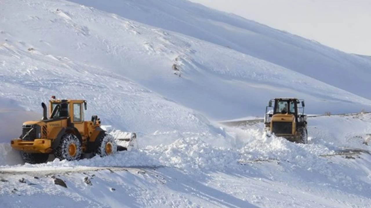 Van, Hakkari, Bitlis ve Muş'ta 54 yerleşim yerine ulaşım sağlanamıyor