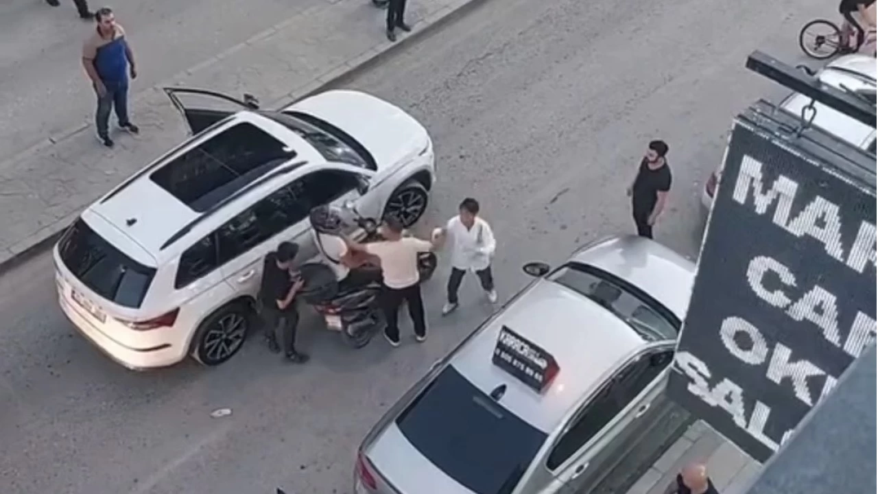 Van'da trafikte b��akl� kavga