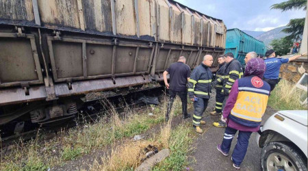 Vatandaş yük treninin altında kaldı