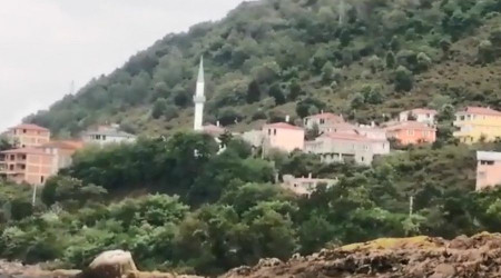 Vatandaşlara cami hoparlörlerinden anons yapılarak sel uyarısında bulunuldu