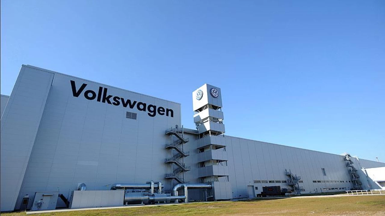 Volkswagen, Almanya'da 35 bin kişiyi işten çıkaracak