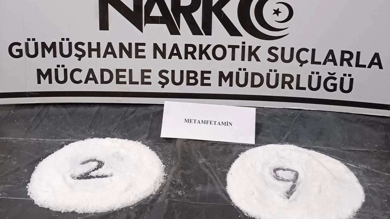 Yabanc� uyruklu 2 kad�n ba��rsaklar�na saklad�klar� 59 par�a uyu�turucuyla yakaland�