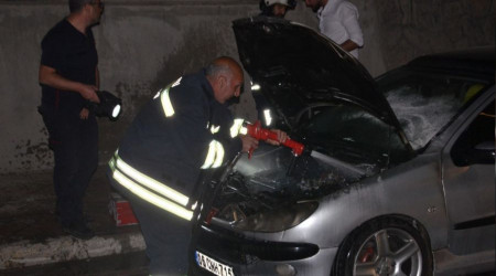 Yeni aldığı otomobili seyir halindeyken yandı