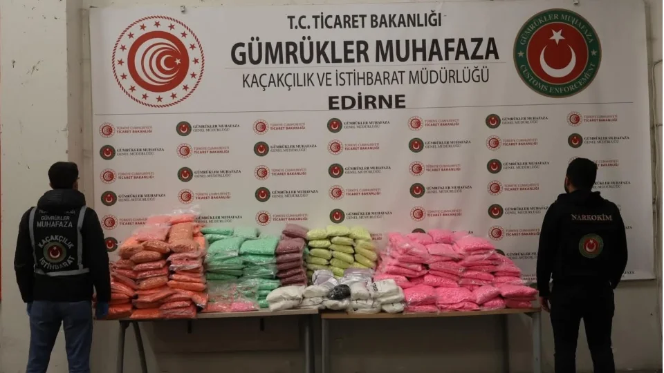 Yeni y�l �ncesi s�n�r kap�lar�nda dev uyu�turucu operasyonu