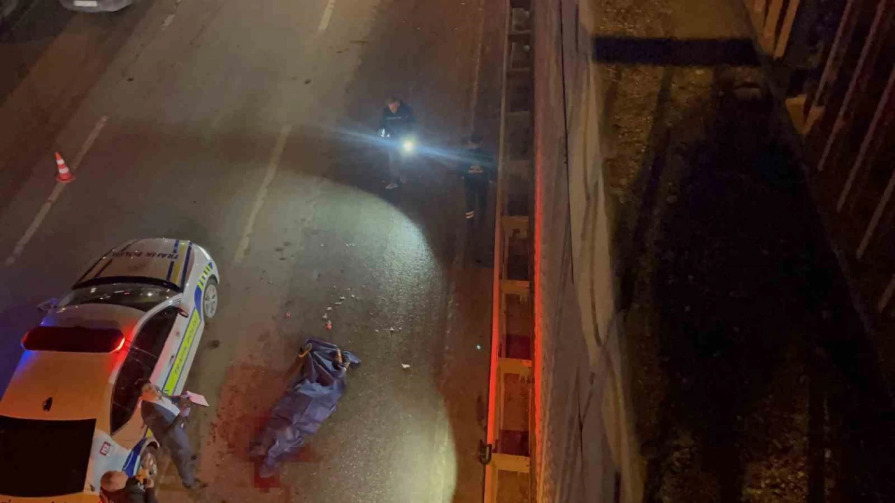 Yola d��t�kten sonra arac�n �arpt��� kad�n feci �ekilde can verdi