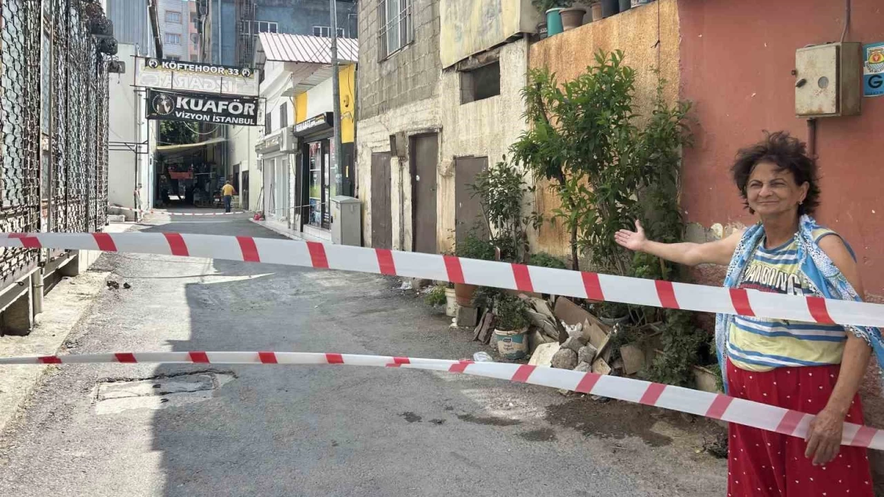 Yoldaki kmeler evleri tehdit etmeye balad