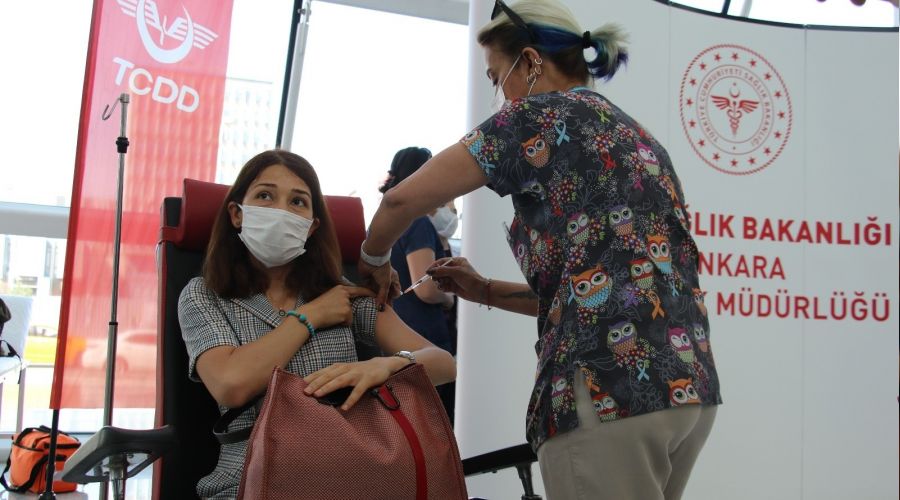Yüksek Hızlı Tren Garı'nda Covid-19 aşılaması