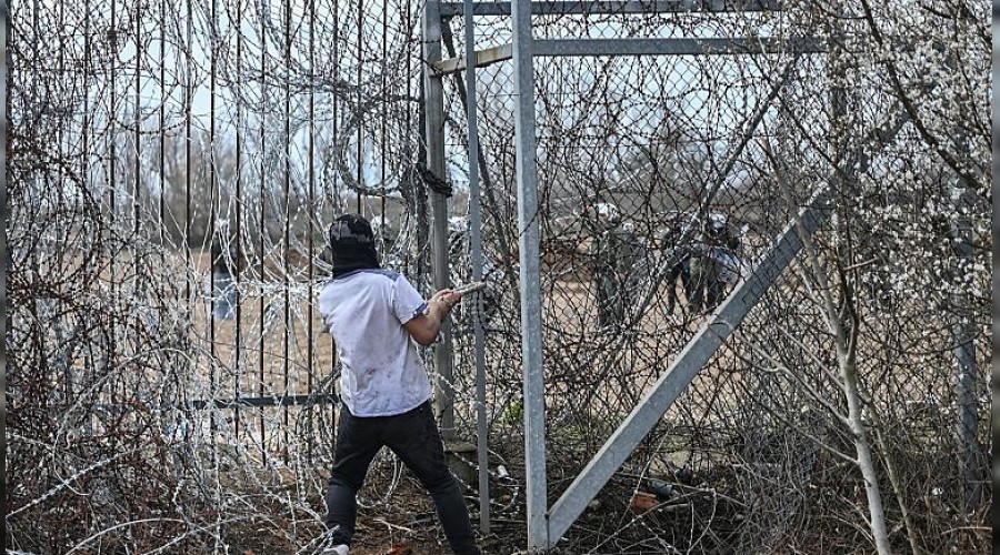 Yunanistan Türkiye sınırına yeni çit örüyor