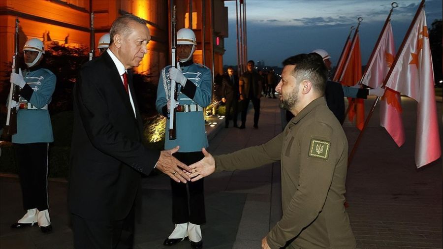 Zelenskiy kamuflajıyla İstanbul'da