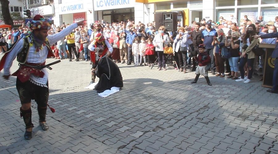 'Zincire vurulan kadın' kaymakamı koltuğundan etti