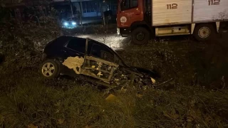 Zonguldak'ta otomobil arampole utu: 2 yaral