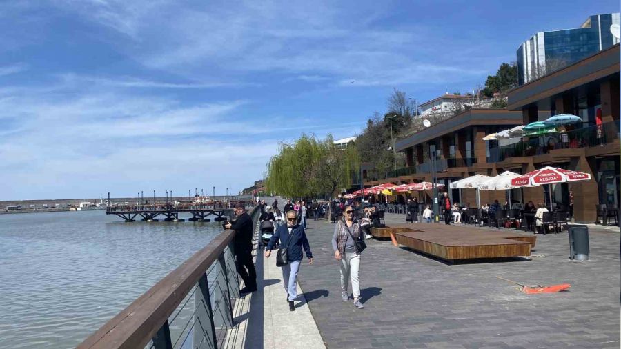 Zonguldak'ta scak havay gren sahile kotu