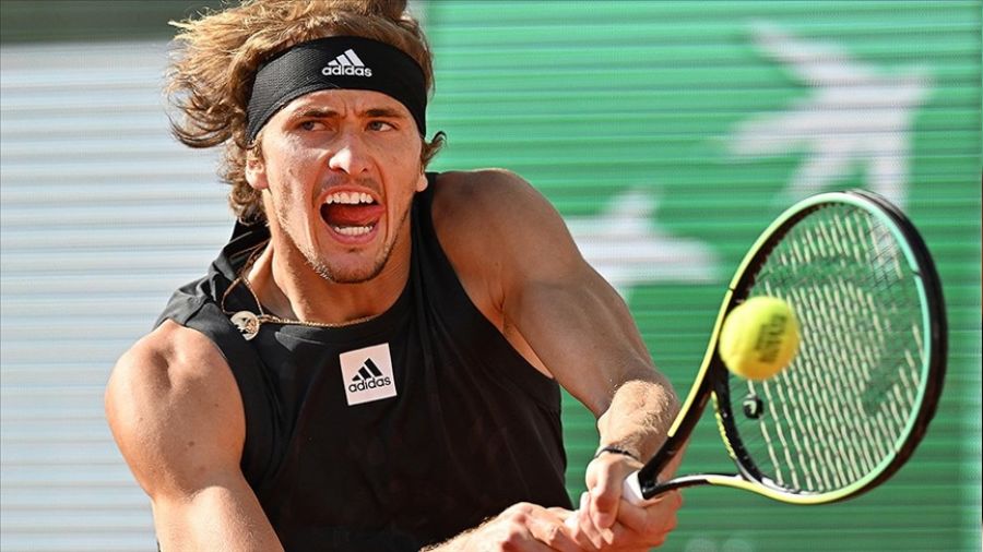 Zverev ameliyat edildi