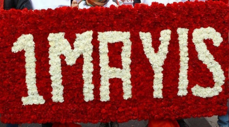 1 Mayıs kutlanıyor, Taksim Cumhuriyet anıtına çelenk bıraktılar