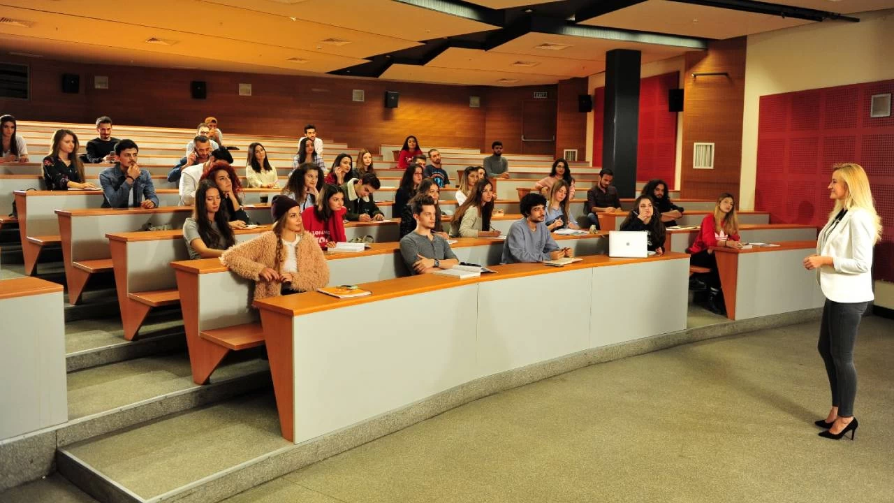  25 yaş ve üzeri her 4 kişiden 1'i yükseköğretim mezunu