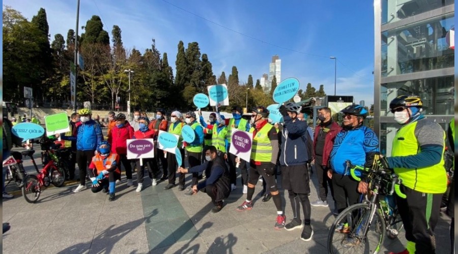 300 bisikletli 'Barikatsız Dünya' için pedal çevirdi