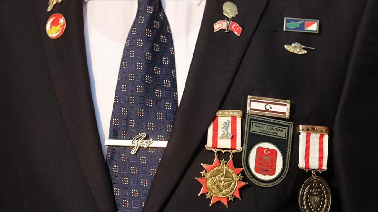 37 bin 567 K�br�s kahraman� ve yak�n� madalyas�na kavu�tu