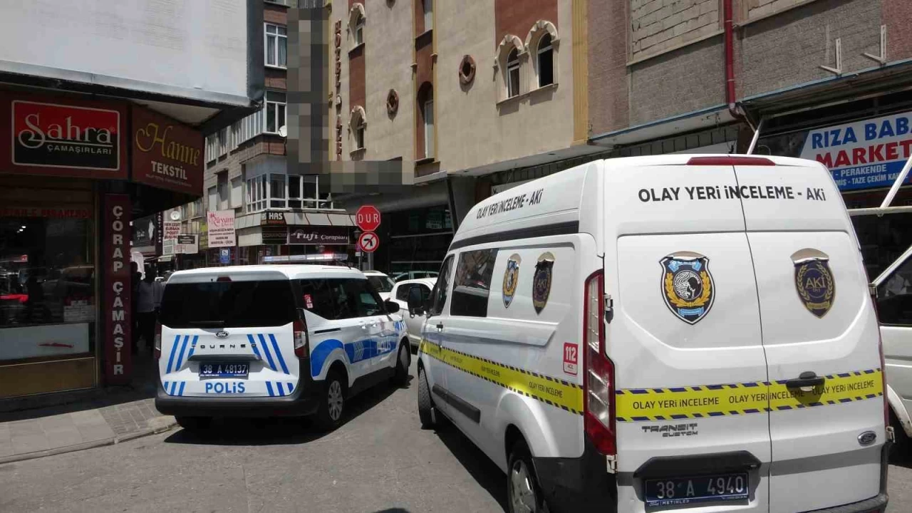 65 ya��ndaki �ah�s otel odas�nda �l� bulundu