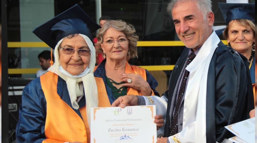 93 yaşında mezun oldu