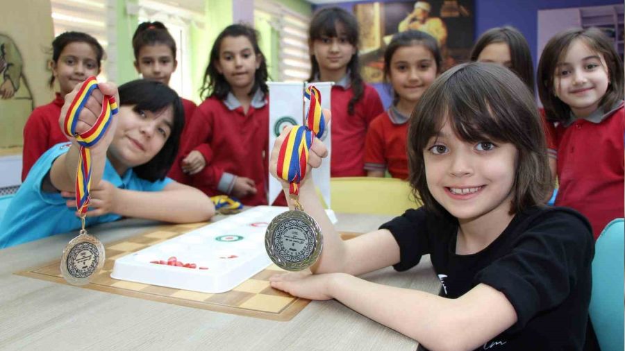 Abla-karde�, Avrupal� rakiplerini yendiler