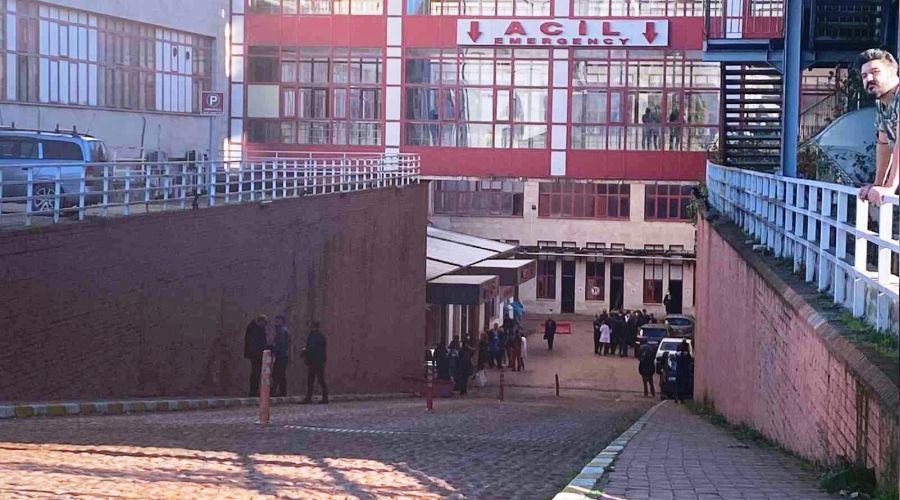 Acilde oksijen tp patlad: 1'i hemire, 2 yaral
