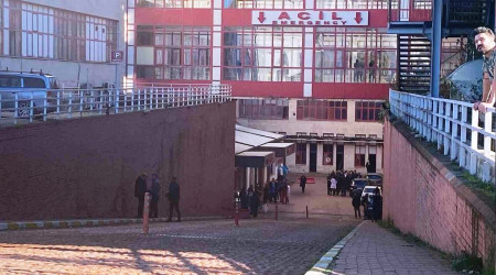 Acilde oksijen tp patlad: 1'i hemire, 2 yaral