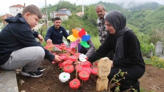 Ac�l� anne mezar ba��nda adalet istedi: 'As�l su�lular d��ar�da'