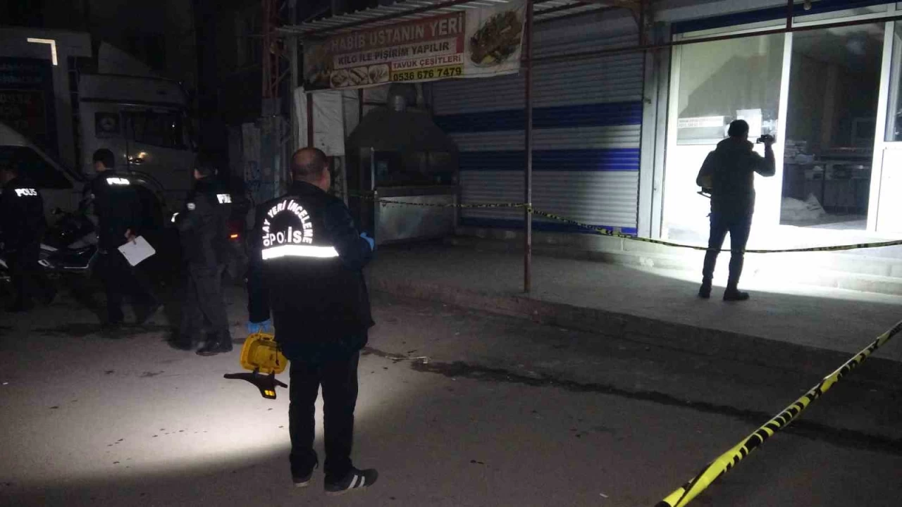 Adana'da ekmek imalathanesine silahl� sald�r�: 4 yaral�