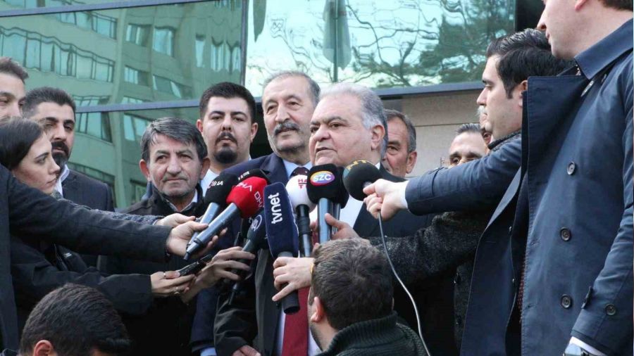 Ahmet �zal, cumhurba�kanl��� adayl�k ba�vurusunu yapt�