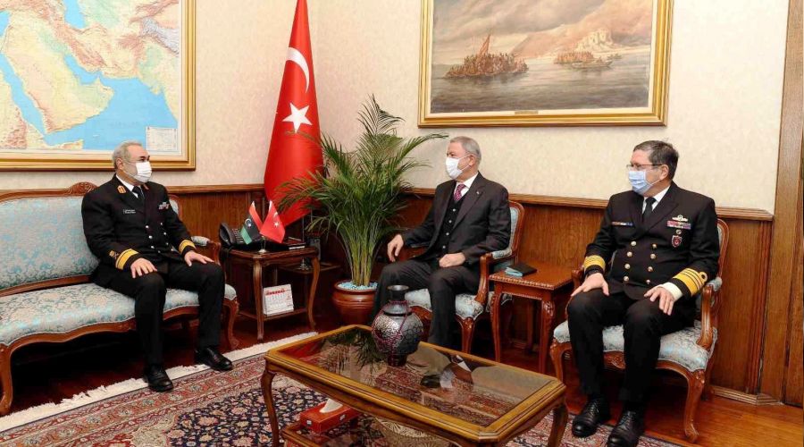 Akar, Libya Deniz Kuvvetleri Komutanı'nı ağırladı