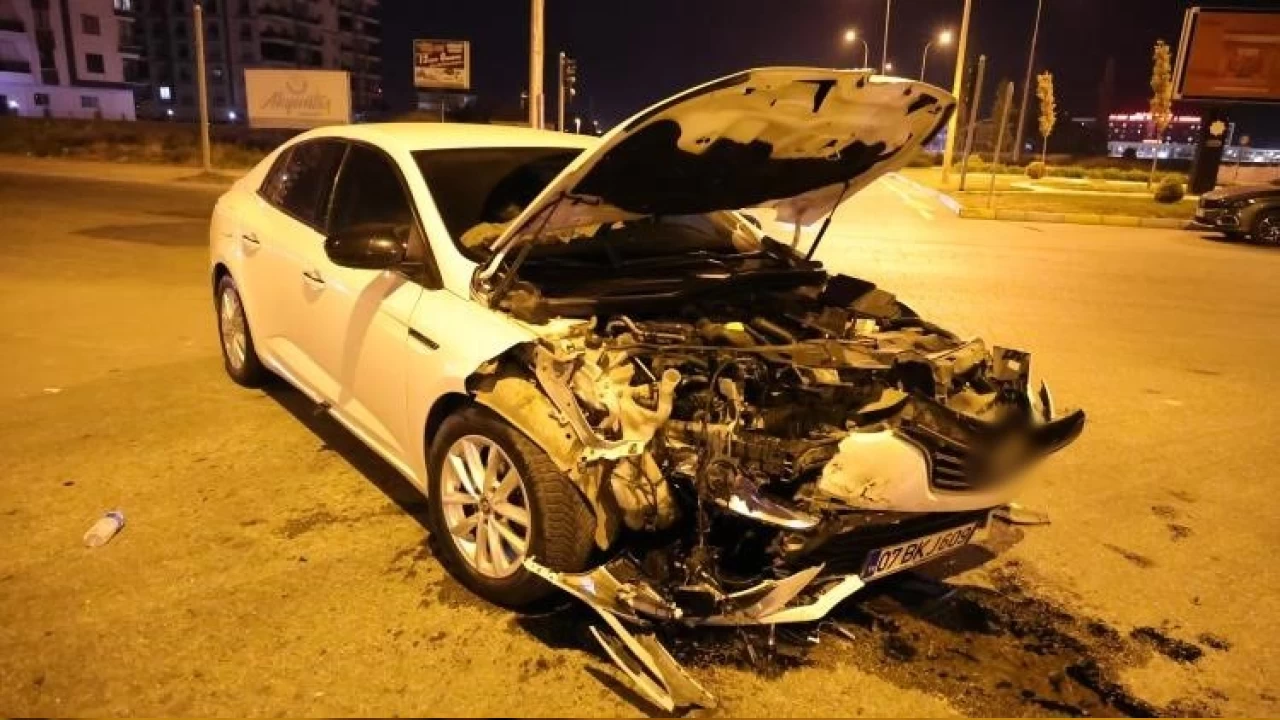 Aksaray'da 2 otomobil çarpıştı: 2'si çocuk 7 yaralı