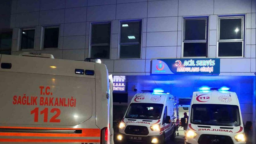 Aksaray'da �ocuklar�n b��akl� kavgas� kanl� bitti: 1 yaral�