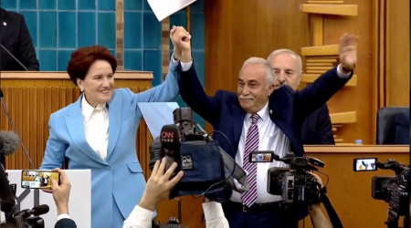 Akşener Fakıbaba'ya rozetini taktı