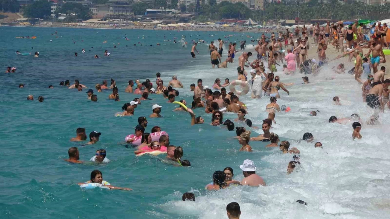 Alanya'da plajlar tklm tklm
