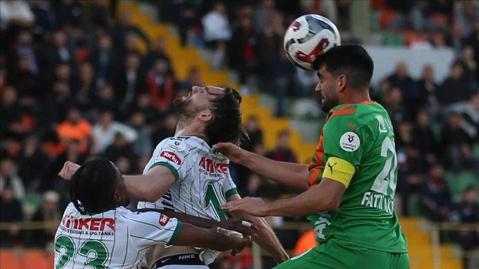 Alanyaspor, Konyaspor'u 2-1 ma�lup etti