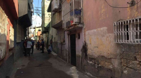 Almanya'ya götüreceğiz diye 8 bin Euro alıp eve kilitlediler