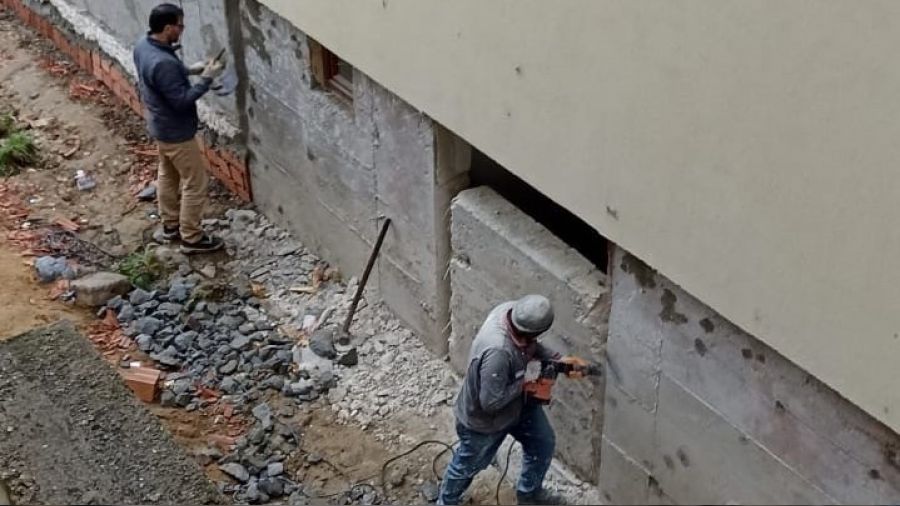 Altı katlı binanın perde betonu kesilirken...