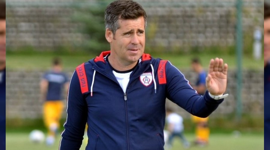 Alt�nordu 3 puan pe�inde